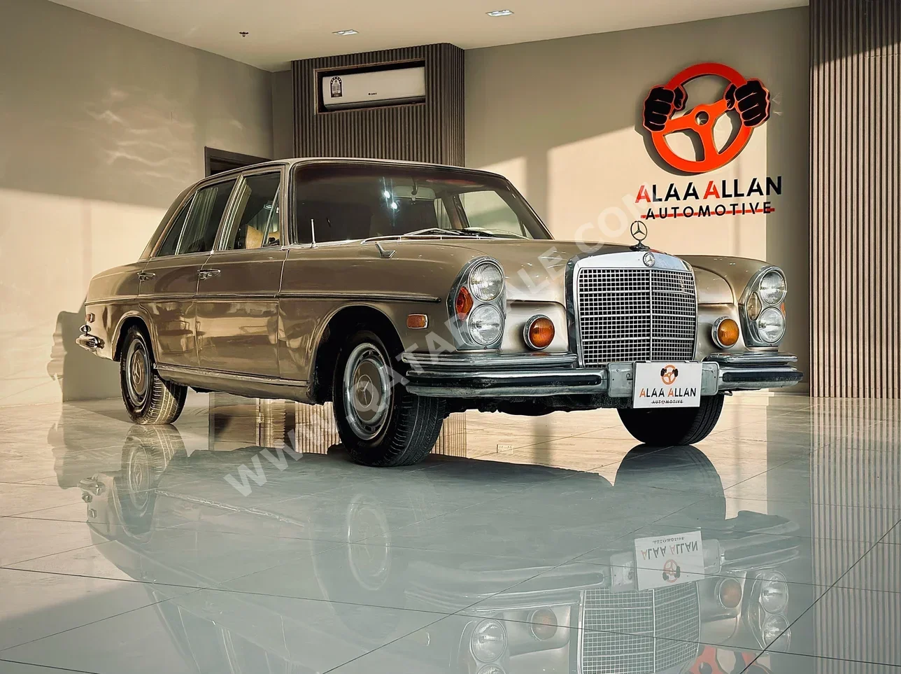 Mercedes-Benz  S-Class  280  1971  Manual  58,000 Km  6 Cylinder  Rear Wheel Drive (RWD)  Sedan  Gold