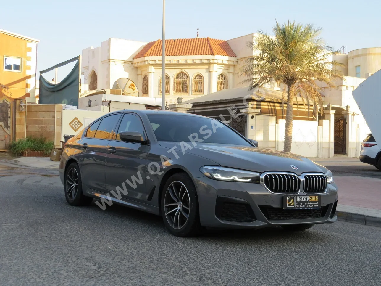 BMW  5-Series  520i  2023  Automatic  41,000 Km  4 Cylinder  Rear Wheel Drive (RWD)  Sedan  Gray  With Warranty