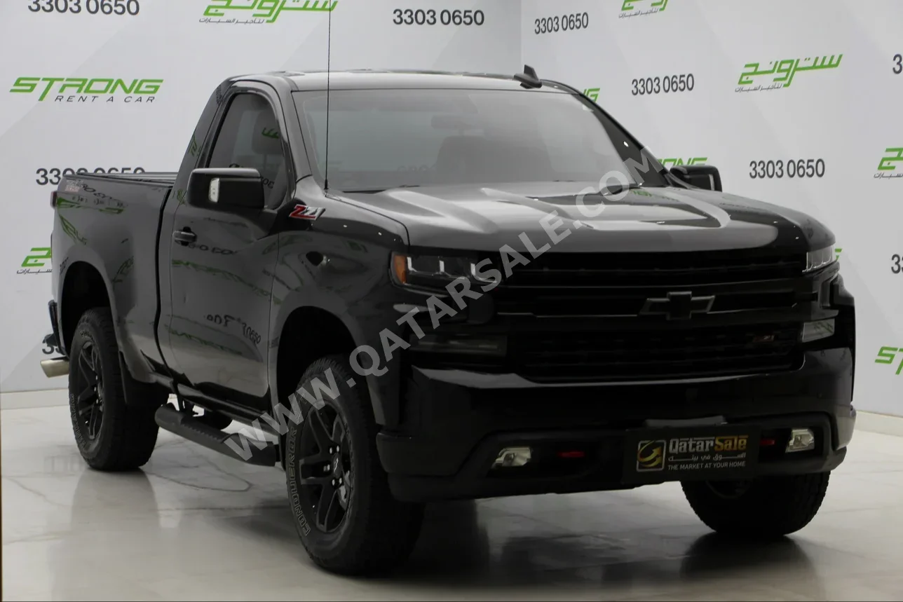 Chevrolet  Silverado  Trail Boss  2021  Automatic  81,500 Km  8 Cylinder  Four Wheel Drive (4WD)  Pick Up  Black  With Warranty