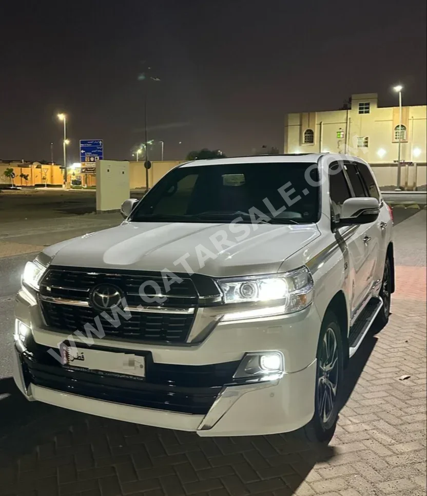 Toyota Land Cruiser VXR White 2021 For Sale in Qatar