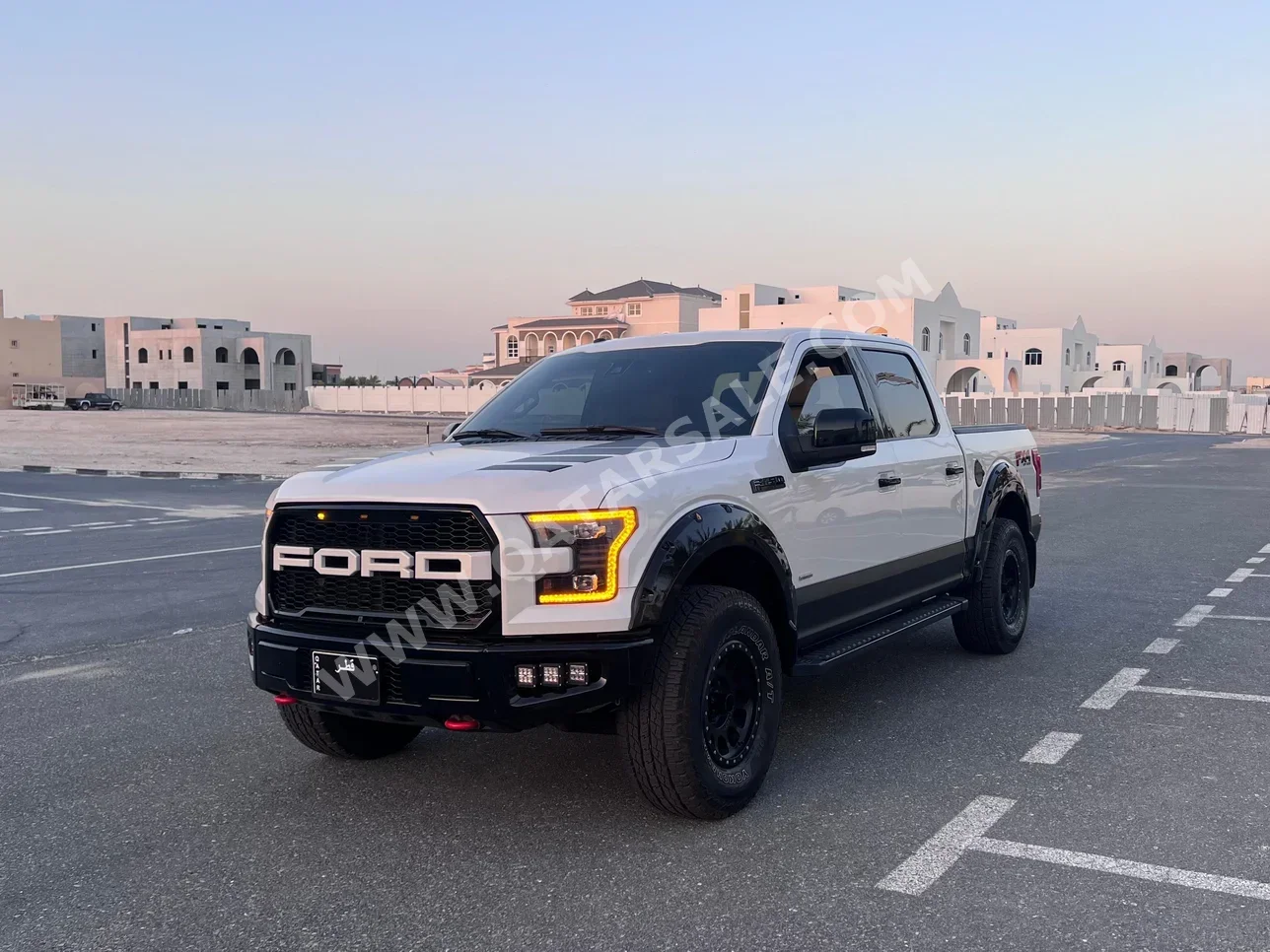  Ford  F  150 LARIAT  2017  Automatic  95,000 Km  6 Cylinder  Four Wheel Drive (4WD)  Pick Up  White  With Warranty