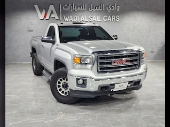 GMC  Sierra  SLE  2015  Automatic  157٬000 Km  8 Cylinder  Four Wheel Drive (4WD)  Pick Up  Silver