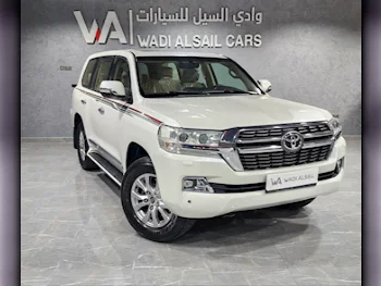 Toyota  Land Cruiser  GXR  2016  Automatic  384,000 Km  8 Cylinder  Four Wheel Drive (4WD)  SUV  White