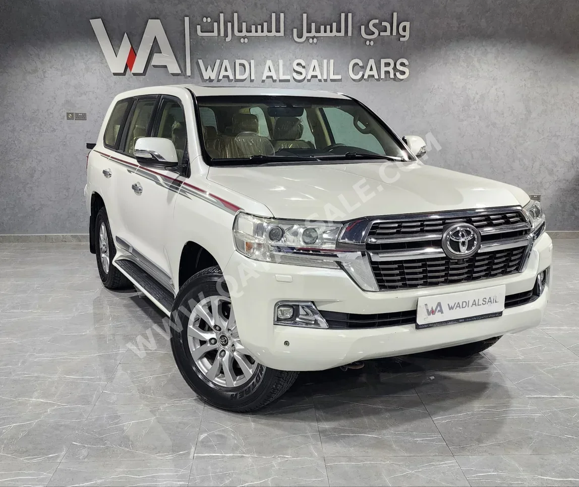 Toyota  Land Cruiser  GXR  2016  Automatic  384,000 Km  8 Cylinder  Four Wheel Drive (4WD)  SUV  White