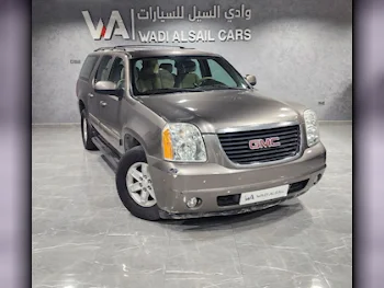 GMC  Yukon  XL  2011  Automatic  240,000 Km  8 Cylinder  Four Wheel Drive (4WD)  SUV  Beige