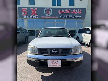 Nissan  Pickup  2016  Manual  291,000 Km  4 Cylinder  Rear Wheel Drive (RWD)  Pick Up  White