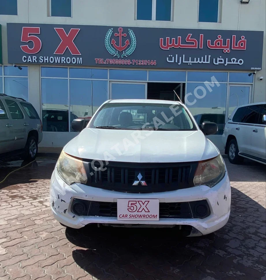 Mitsubishi  L 200  2017  Manual  290,000 Km  4 Cylinder  Rear Wheel Drive (RWD)  Pick Up  White