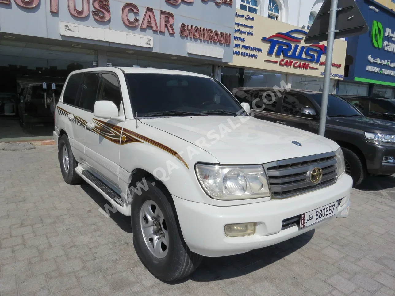 Toyota  Land Cruiser  GXR  2006  Automatic  279,000 Km  6 Cylinder  Four Wheel Drive (4WD)  SUV  White