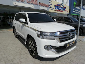 Toyota  Land Cruiser  GXR- Grand Touring  2019  Automatic  249,000 Km  8 Cylinder  Four Wheel Drive (4WD)  SUV  White