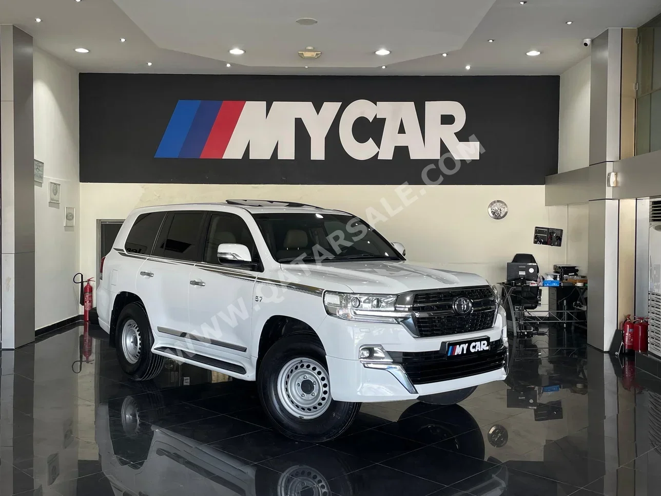 Toyota  Land Cruiser  VXR  2018  Automatic  121٬000 Km  8 Cylinder  Four Wheel Drive (4WD)  SUV  White