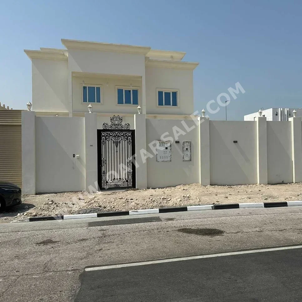 Family Residential  - Not Furnished  - Doha  - Al Dafna  - 6 Bedrooms