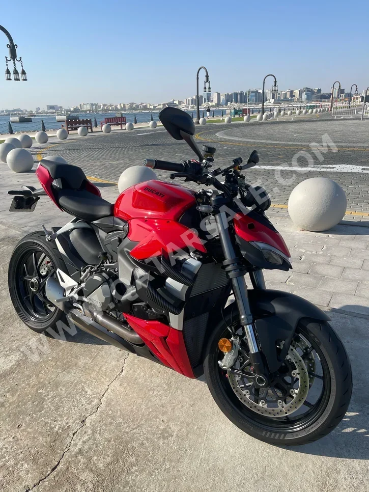 Ducati  StreetFighter V2 -  2022 - Color Red -  Warranty