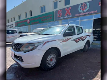 Mitsubishi  L 200  2017  Manual  525,000 Km  4 Cylinder  Rear Wheel Drive (RWD)  Pick Up  White