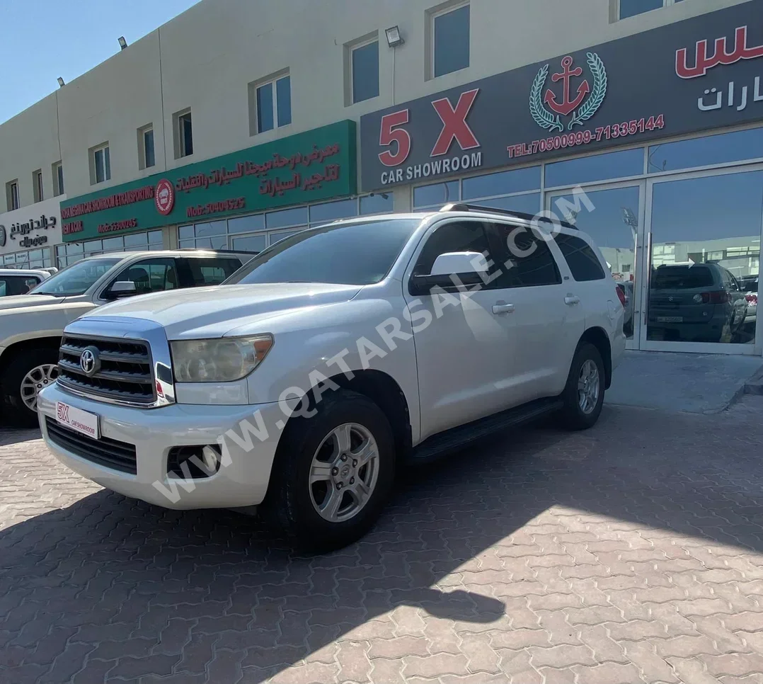  Toyota  Sequoia  SR5  2015  Automatic  380,000 Km  8 Cylinder  Four Wheel Drive (4WD)  SUV  White  With Warranty