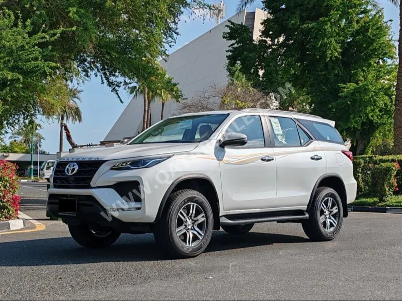 Toyota  Fortuner  2025  Automatic  0 Km  4 Cylinder  Four Wheel Drive (4WD)  SUV  White  With Warranty