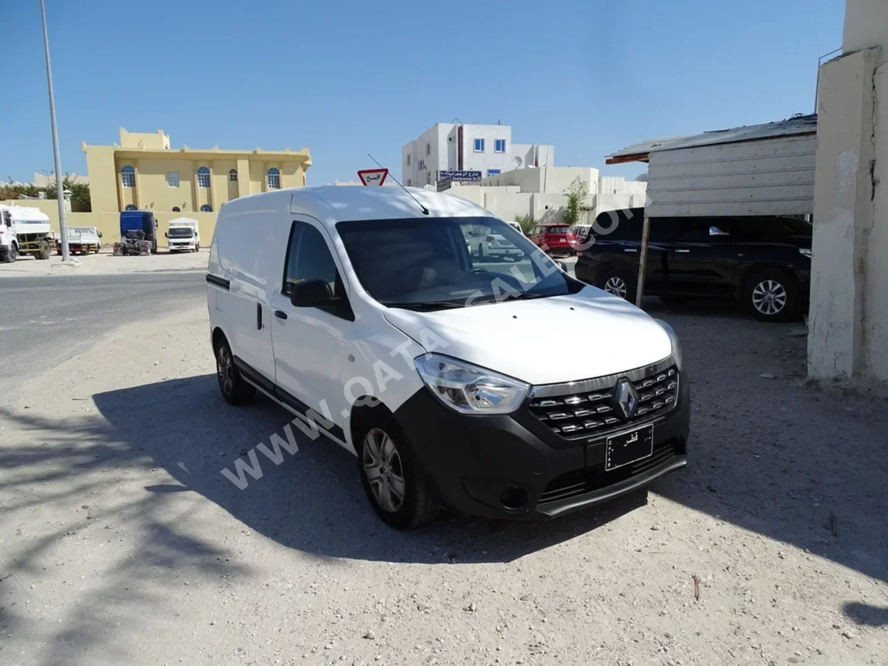 رينو دوكر 2021 عادي 92,000 كم 4 سلندر سحب امامي فان \ باص أبيض