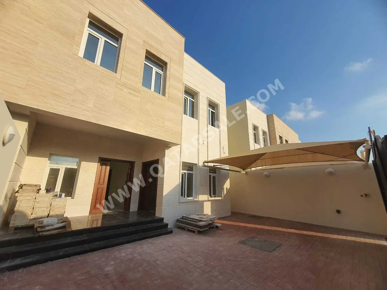 سكن عائلي  - غير مفروشة  - الدوحة  - مدينة خليفة الجنوبية  - 8 غرف نوم