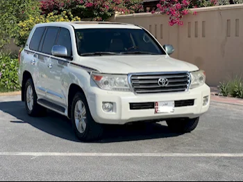 Toyota  Land Cruiser  GXR  2014  Automatic  300,000 Km  8 Cylinder  Four Wheel Drive (4WD)  SUV  White