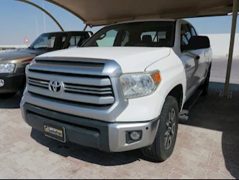 Toyota  Tundra  SR5  2016  Automatic  347,000 Km  8 Cylinder  Four Wheel Drive (4WD)  Pick Up  White