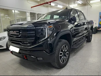 GMC  Sierra  AT4  2023  Automatic  11٬000 Km  8 Cylinder  Four Wheel Drive (4WD)  Pick Up  Black