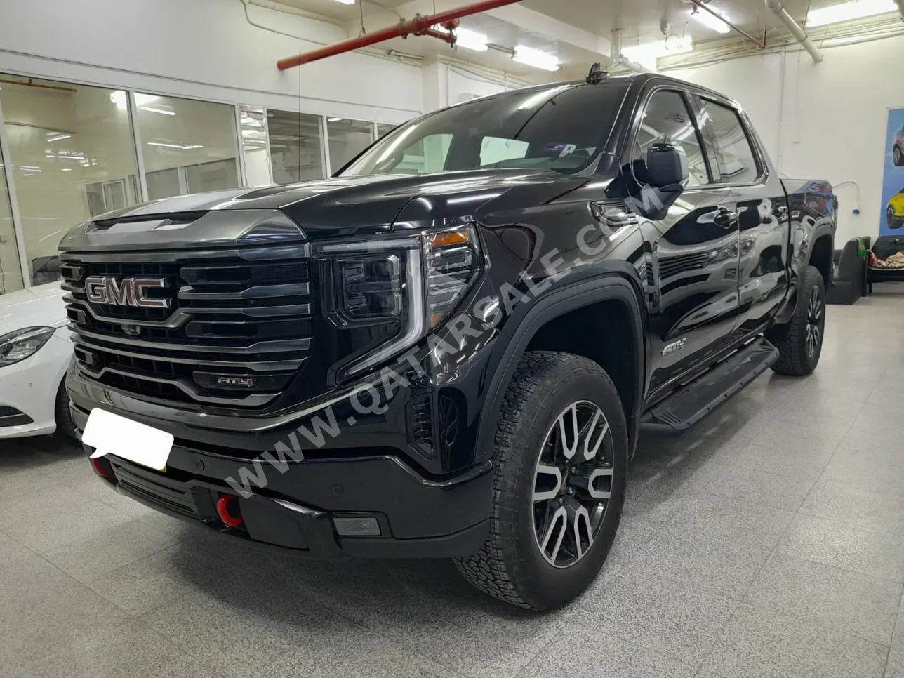 GMC  Sierra  AT4  2023  Automatic  11٬000 Km  8 Cylinder  Four Wheel Drive (4WD)  Pick Up  Black