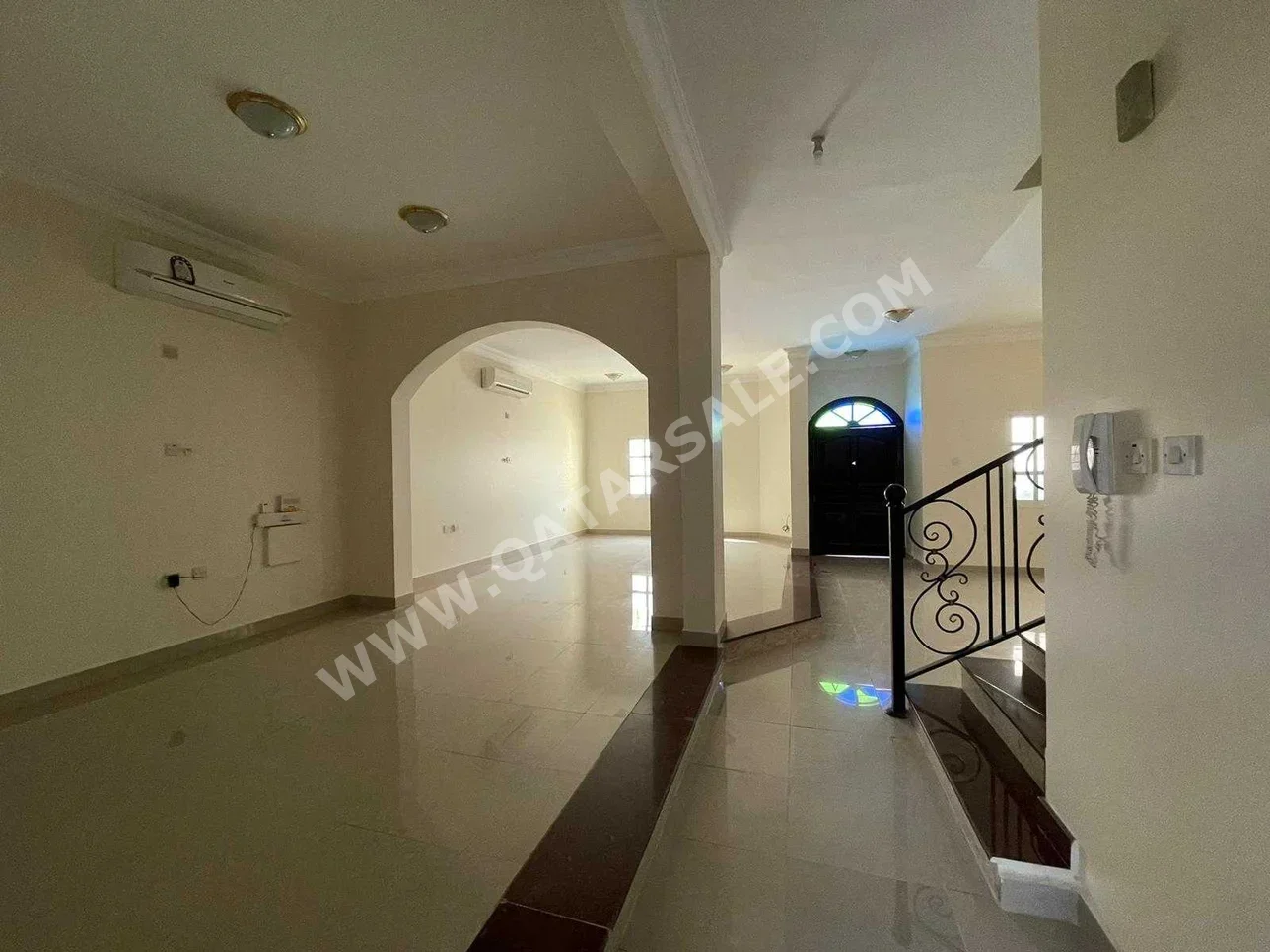 Family Residential  - Not Furnished  - Doha  - Al Duhail  - 5 Bedrooms