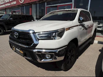 Toyota  Hilux  SR5  2024  Automatic  19,000 Km  4 Cylinder  Four Wheel Drive (4WD)  Pick Up  White  With Warranty