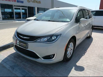 Chrysler  Pacifica  2019  Automatic  144,000 Km  6 Cylinder  Rear Wheel Drive (RWD)  Van / Bus  Beige