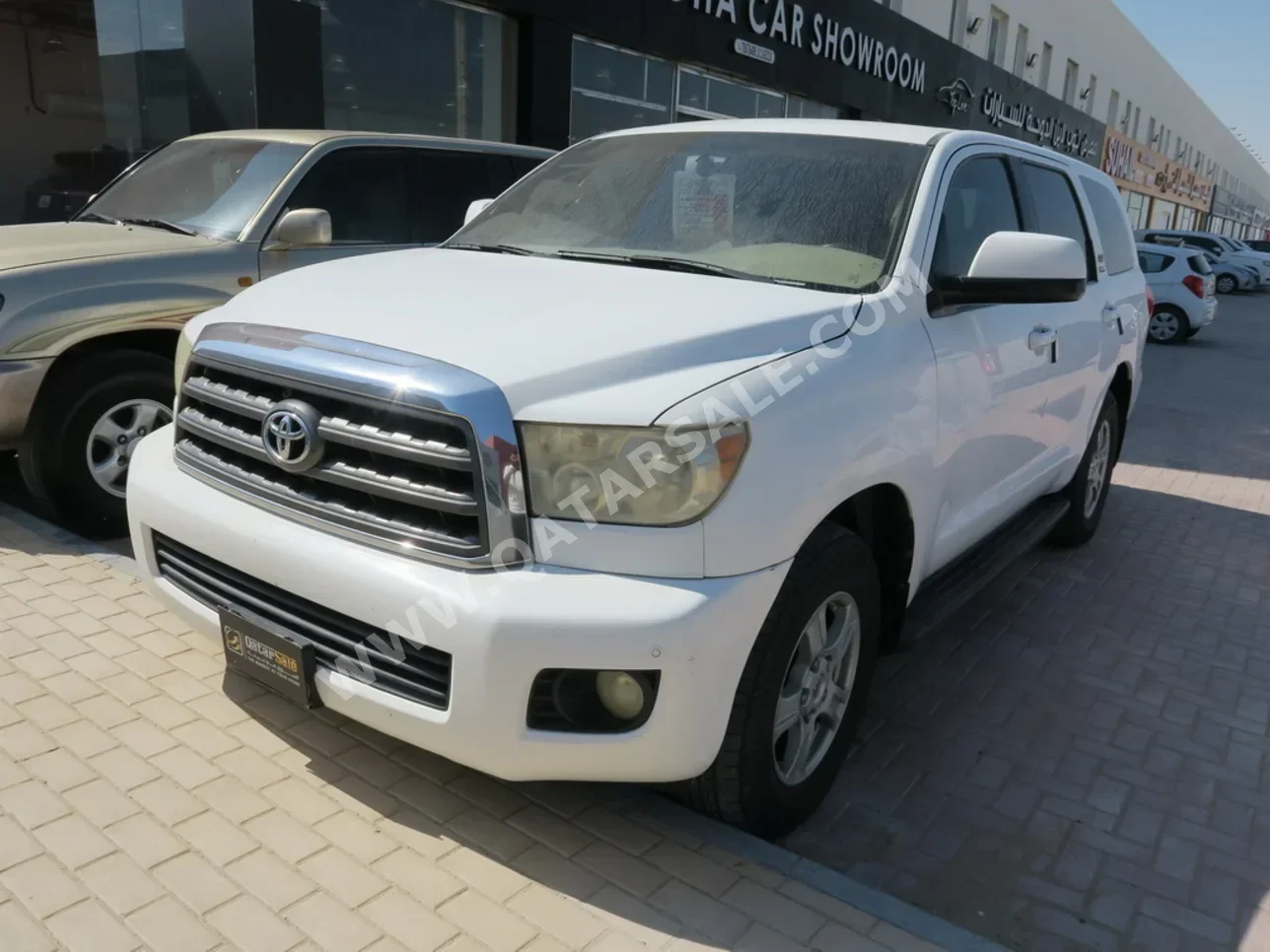 Toyota  Sequoia  SR5  2011  Automatic  400,000 Km  8 Cylinder  Four Wheel Drive (4WD)  SUV  White