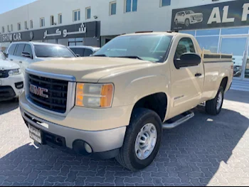 GMC  Sierra  2500 HD  2010  Automatic  383,000 Km  8 Cylinder  Four Wheel Drive (4WD)  Pick Up  Beige