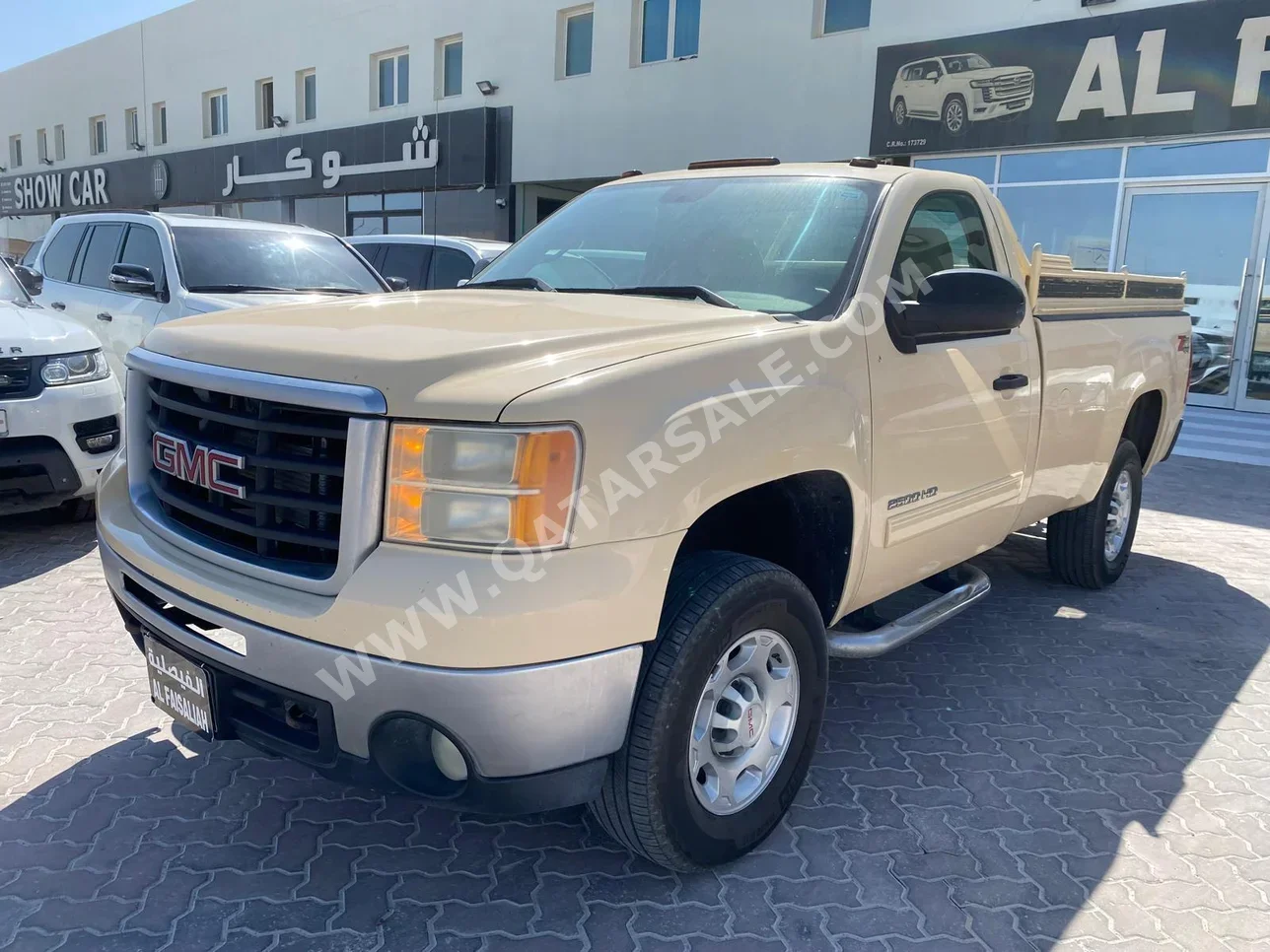 GMC  Sierra  2500 HD  2010  Automatic  383,000 Km  8 Cylinder  Four Wheel Drive (4WD)  Pick Up  Beige