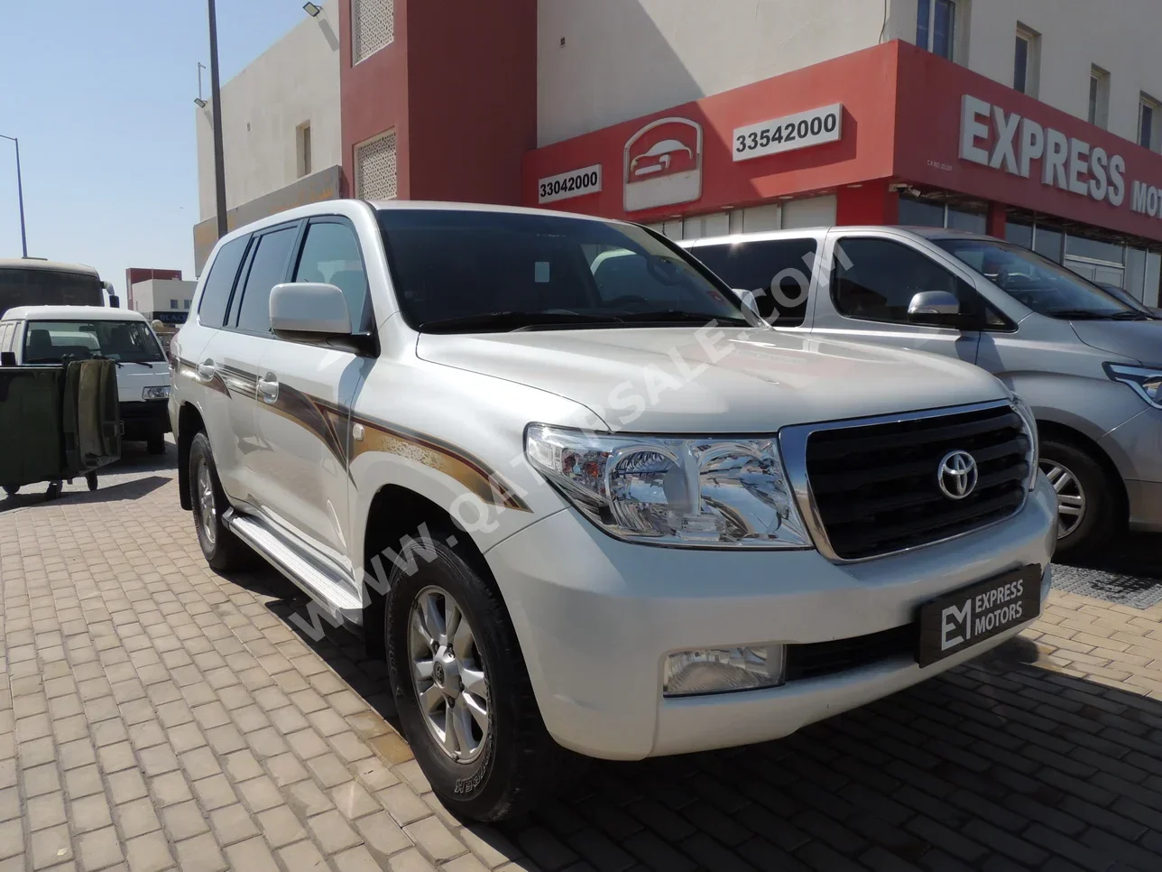 Toyota  Land Cruiser  GX  2010  Manual  35,000 Km  6 Cylinder  Four Wheel Drive (4WD)  SUV  White