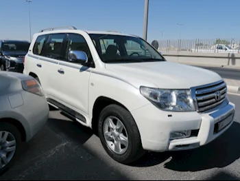 Toyota  Land Cruiser  VXR  2011  Automatic  305,000 Km  8 Cylinder  Four Wheel Drive (4WD)  SUV  White