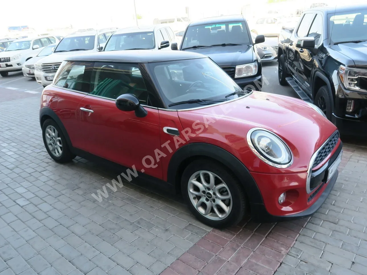 Mini  Cooper  2019  Automatic  40,000 Km  4 Cylinder  Front Wheel Drive (FWD)  Hatchback  Red