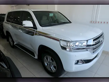 Toyota  Land Cruiser  GXR  2016  Automatic  200,000 Km  6 Cylinder  Four Wheel Drive (4WD)  SUV  White