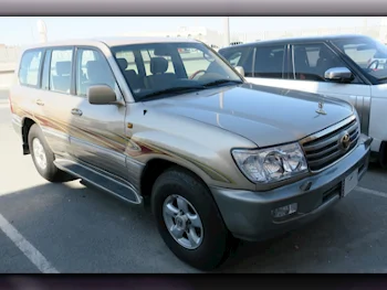 Toyota  Land Cruiser  GXR  2006  Manual  300,000 Km  6 Cylinder  Four Wheel Drive (4WD)  SUV  Gold