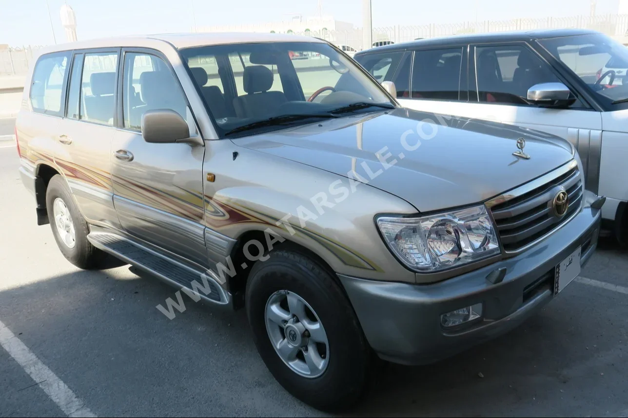 Toyota  Land Cruiser  GXR  2006  Manual  300,000 Km  6 Cylinder  Four Wheel Drive (4WD)  SUV  Gold