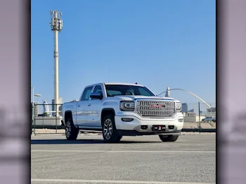 GMC  Sierra  Denali  2018  Automatic  223,000 Km  8 Cylinder  Four Wheel Drive (4WD)  Pick Up  White