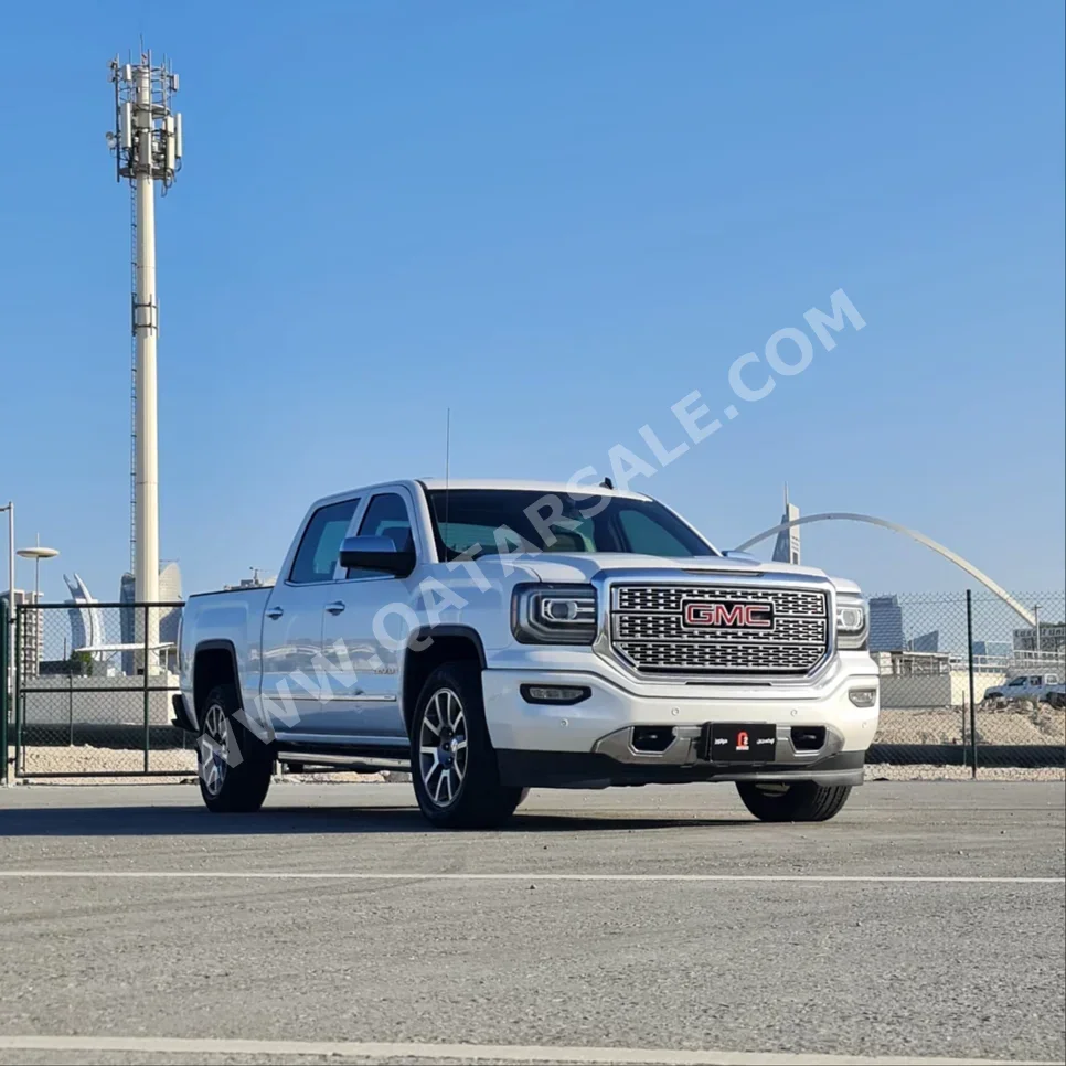 GMC  Sierra  Denali  2018  Automatic  223,000 Km  8 Cylinder  Four Wheel Drive (4WD)  Pick Up  White