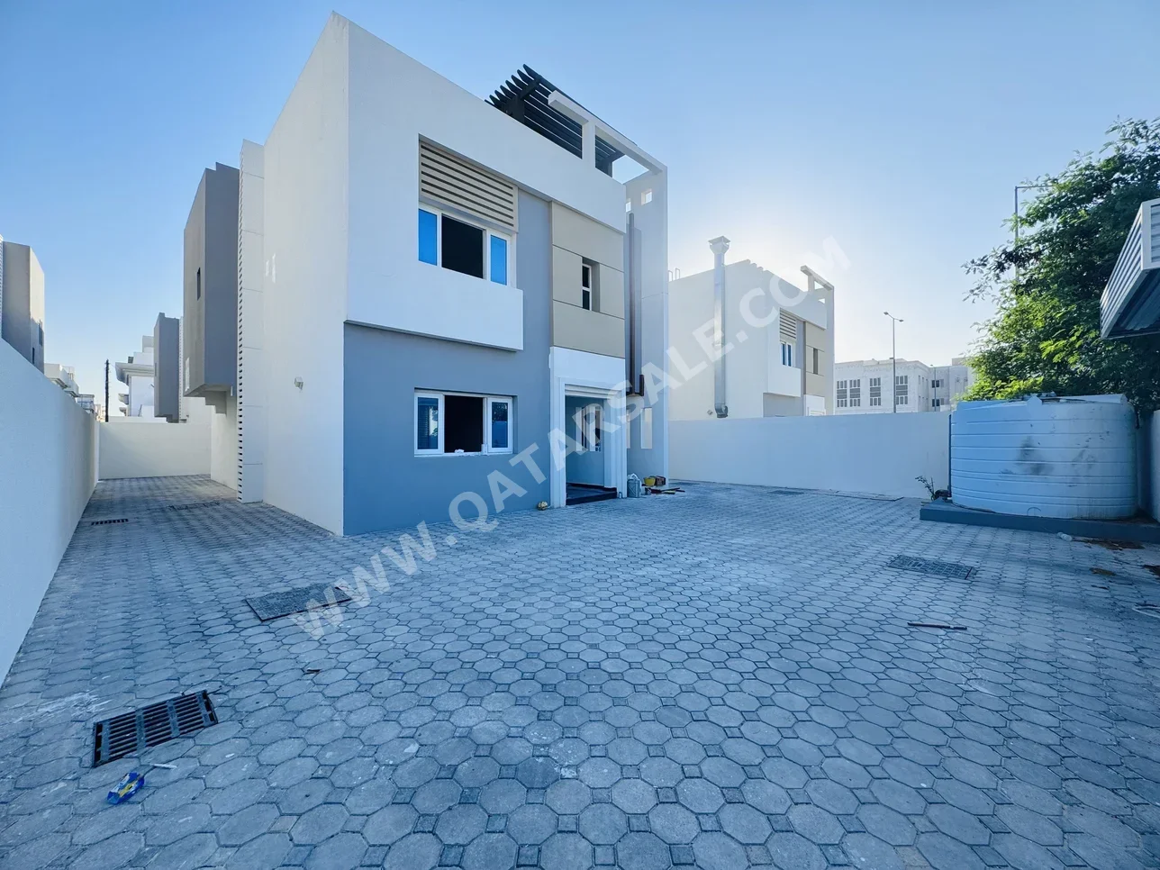 Family Residential  - Not Furnished  - Doha  - Nuaija  - 4 Bedrooms