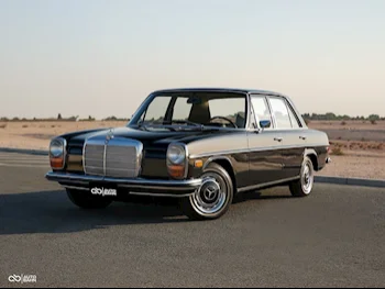 Mercedes-Benz  Classic  1970  Manual  63,000 Km  4 Cylinder  Rear Wheel Drive (RWD)  Classic  Black