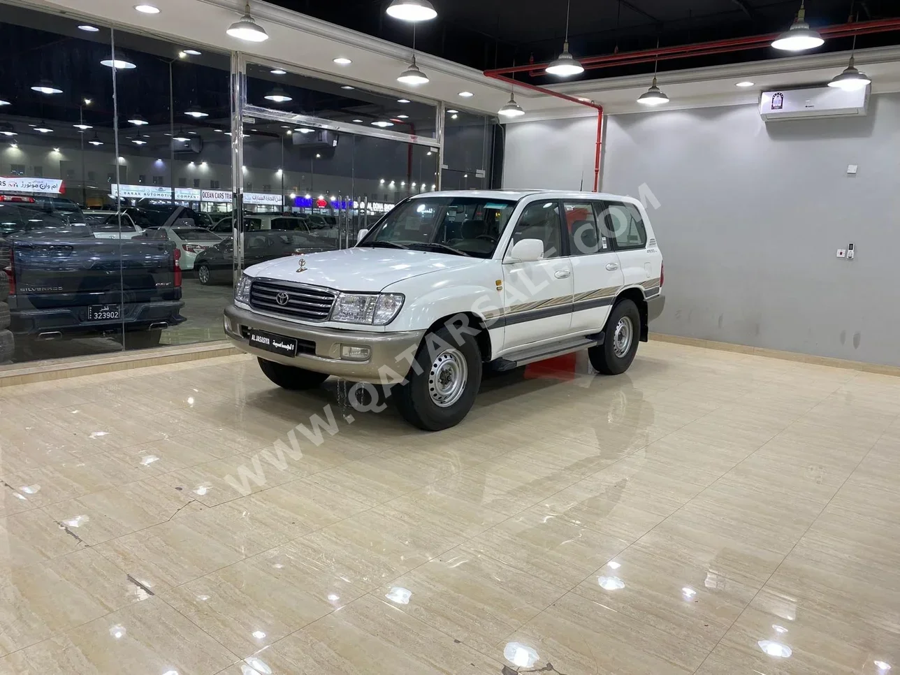 Toyota  Land Cruiser  GXR  2001  Automatic  650٬000 Km  8 Cylinder  Four Wheel Drive (4WD)  SUV  White