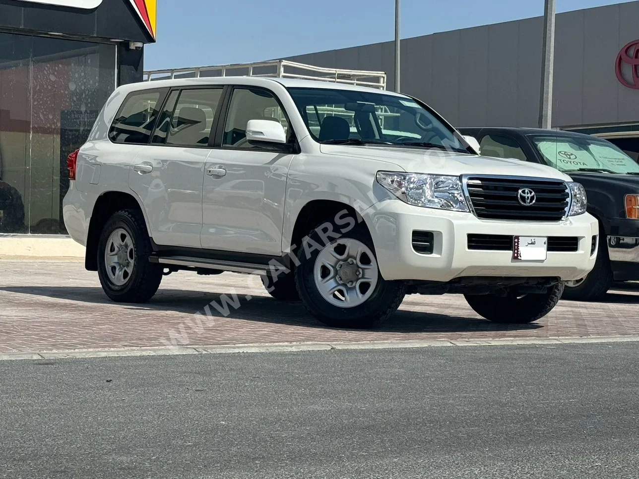 Toyota  Land Cruiser  G  2012  Automatic  64,000 Km  6 Cylinder  Four Wheel Drive (4WD)  SUV  White