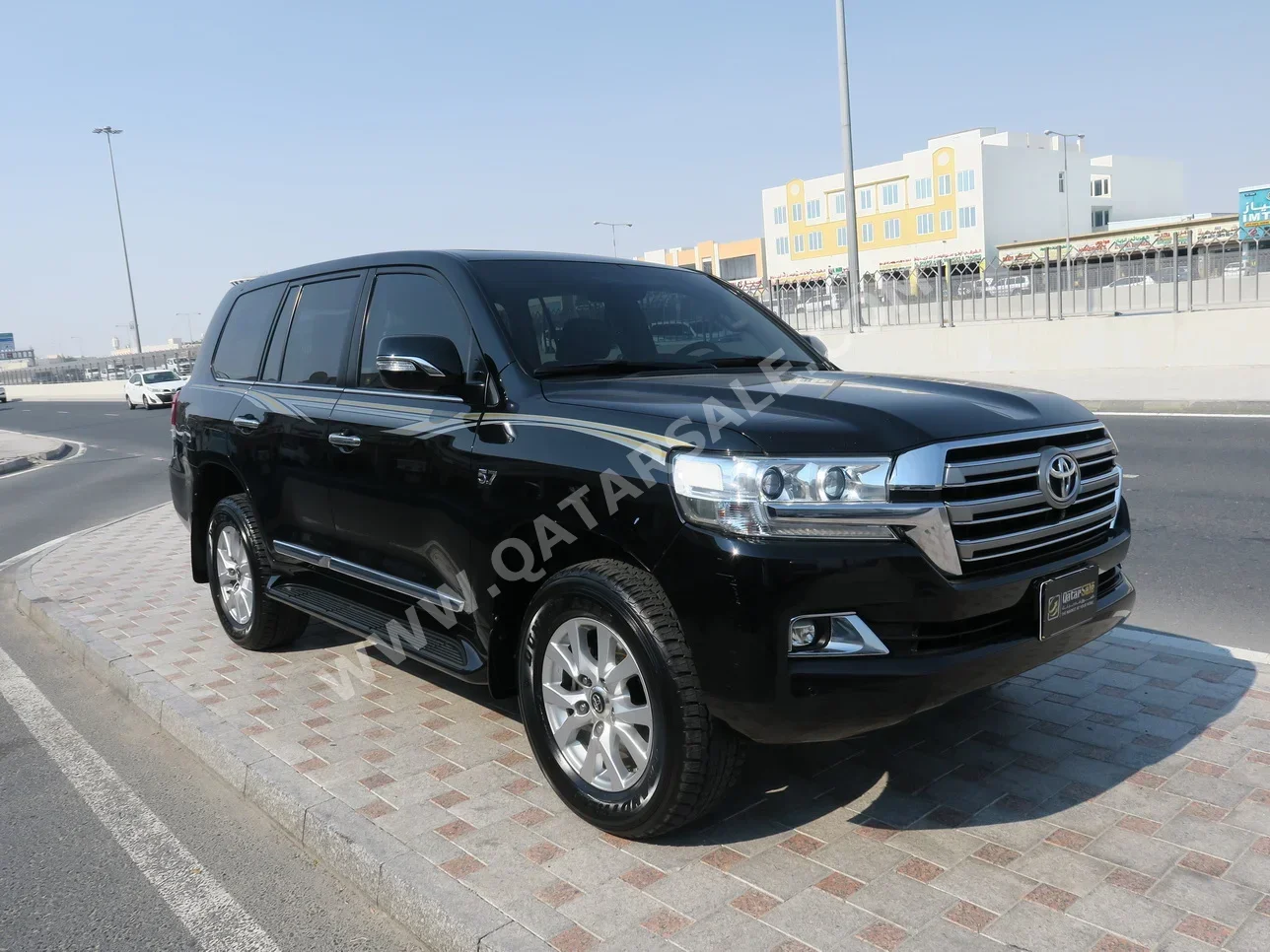 Toyota  Land Cruiser  VXR  2016  Automatic  281,000 Km  8 Cylinder  Four Wheel Drive (4WD)  SUV  Black