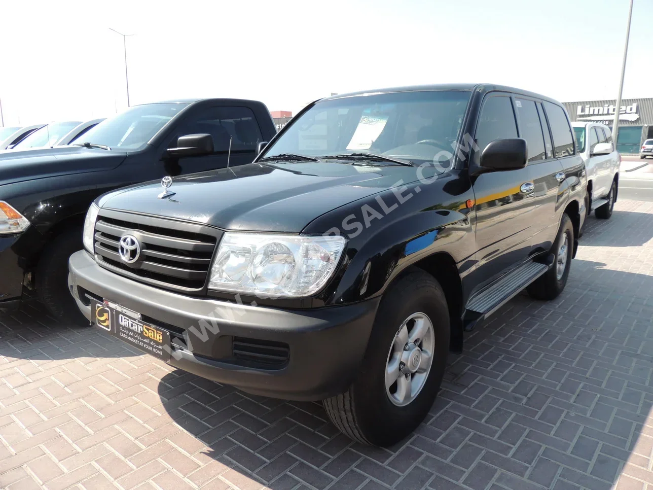 Toyota  Land Cruiser  G  2006  Manual  445,000 Km  6 Cylinder  Four Wheel Drive (4WD)  SUV  Black