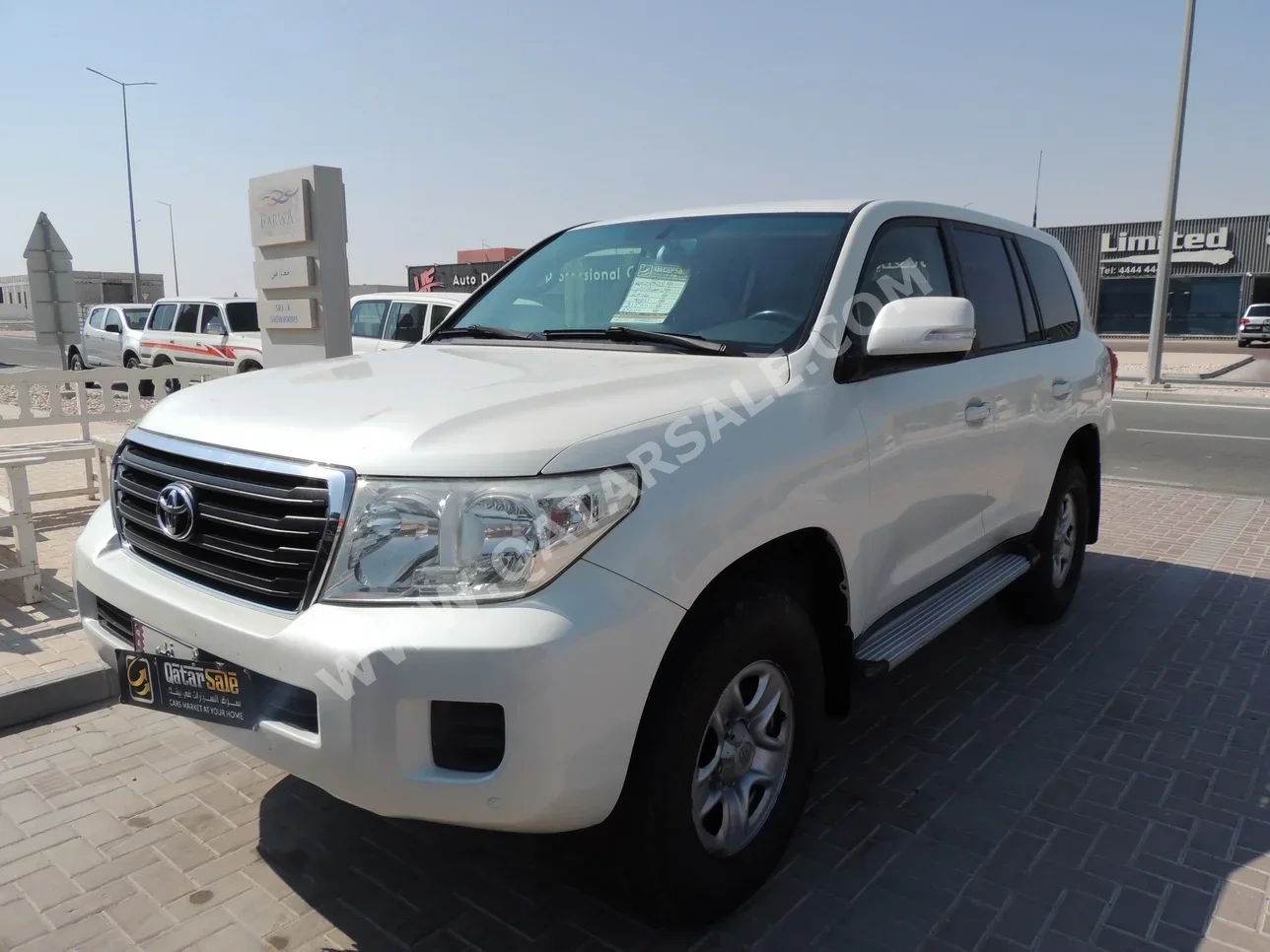 Toyota  Land Cruiser  G  2014  Automatic  318,000 Km  6 Cylinder  Four Wheel Drive (4WD)  SUV  White