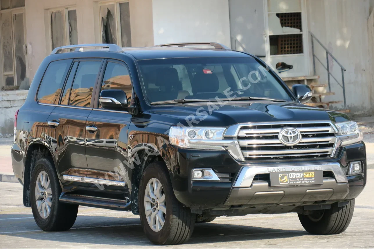 Toyota  Land Cruiser  VXR  2019  Automatic  67,000 Km  8 Cylinder  Four Wheel Drive (4WD)  SUV  Black