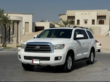 Toyota  Sequoia  SR5  2015  Automatic  220,000 Km  8 Cylinder  Four Wheel Drive (4WD)  SUV  White