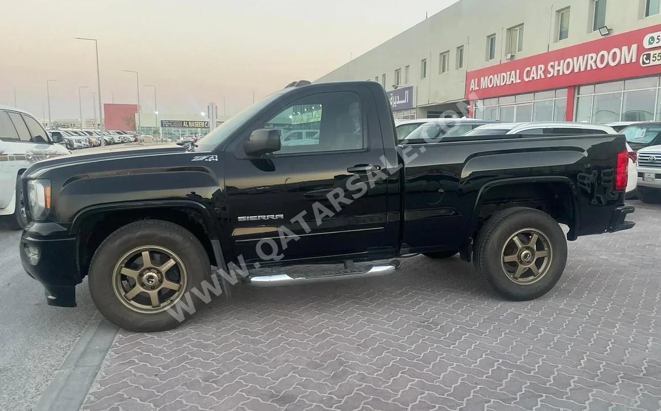 GMC  Sierra  Z71  2016  Automatic  141,000 Km  8 Cylinder  Four Wheel Drive (4WD)  Pick Up  Black