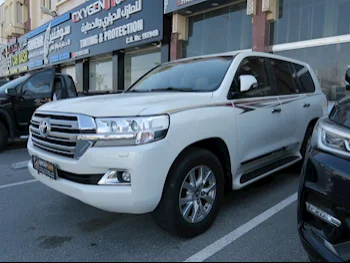 Toyota  Land Cruiser  GXR  2018  Automatic  332,000 Km  8 Cylinder  Four Wheel Drive (4WD)  SUV  White